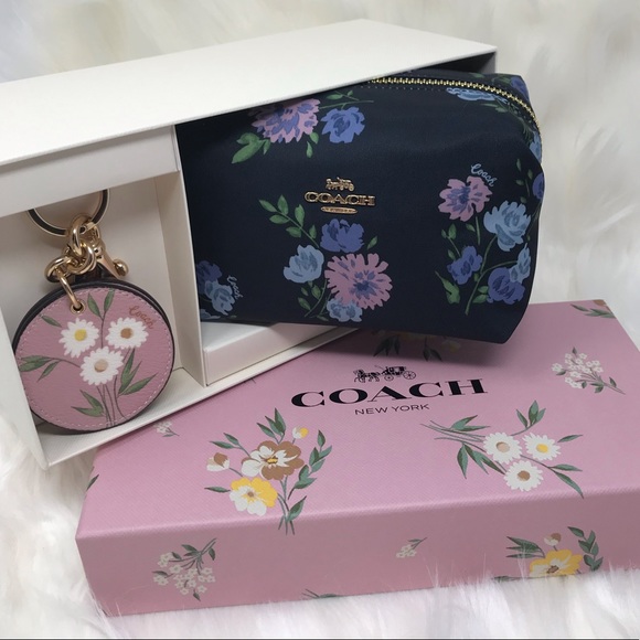 ❣️LAST ONE❣️COACH Cosmetic Bag Travel Boxed Set - Picture 1 of 8